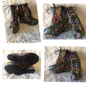 Vintage floral wedge heels size 10!!!
